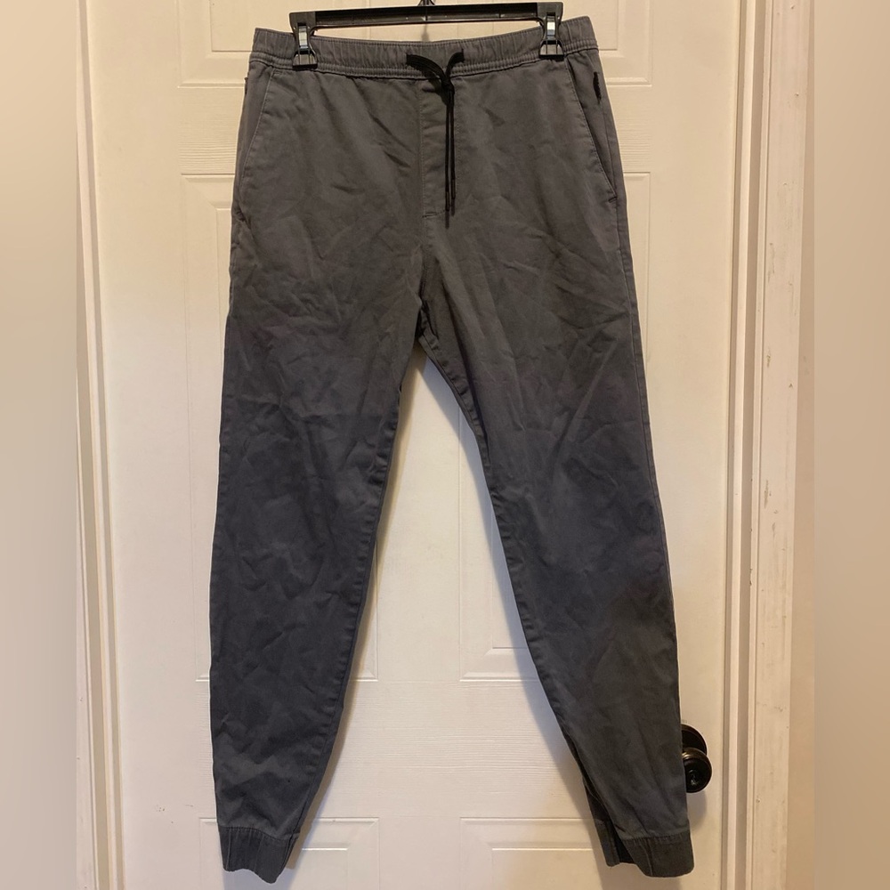 Hollister “Relaxed Twill Joggers” in Dark Grey Men’s Size S